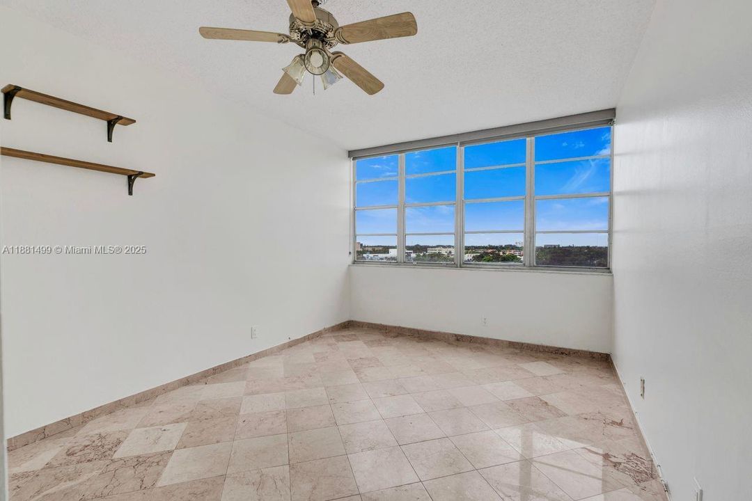 For Sale: $199,000 (2 beds, 2 baths, 1112 Square Feet)