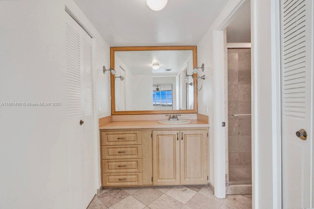 For Sale: $199,000 (2 beds, 2 baths, 1112 Square Feet)