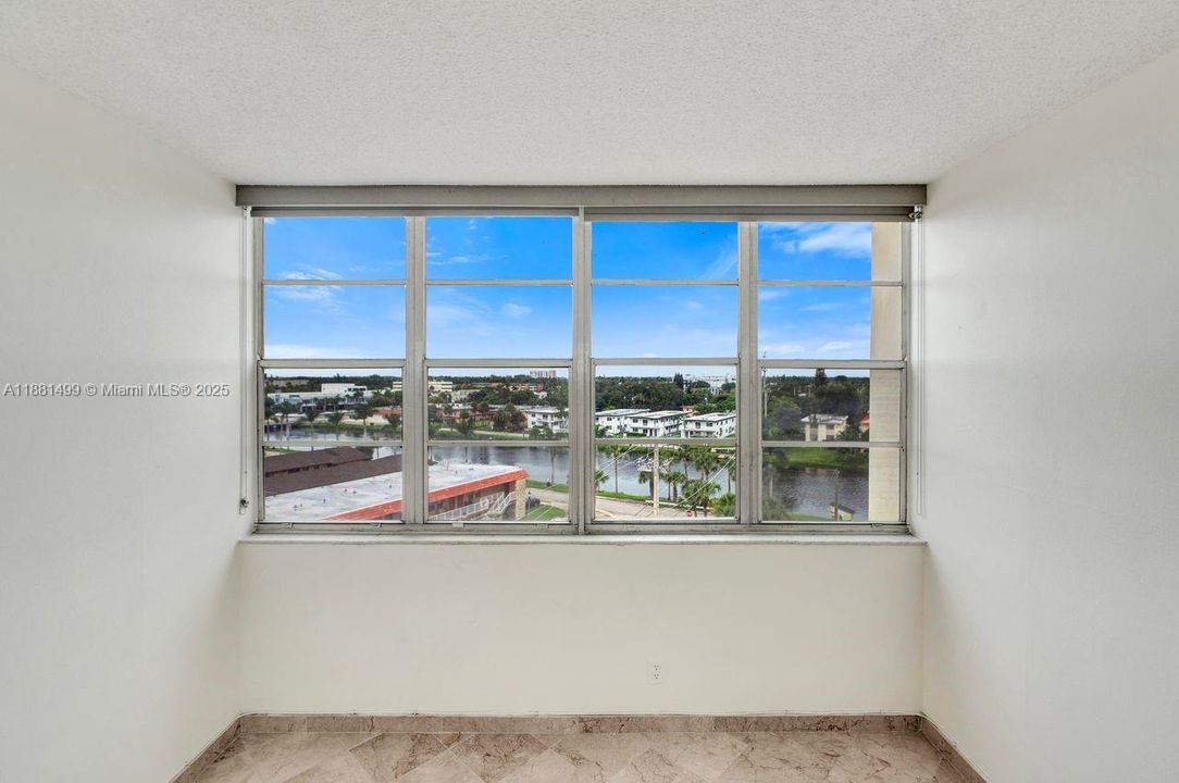For Sale: $199,000 (2 beds, 2 baths, 1112 Square Feet)