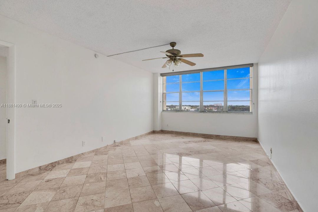 For Sale: $199,000 (2 beds, 2 baths, 1112 Square Feet)