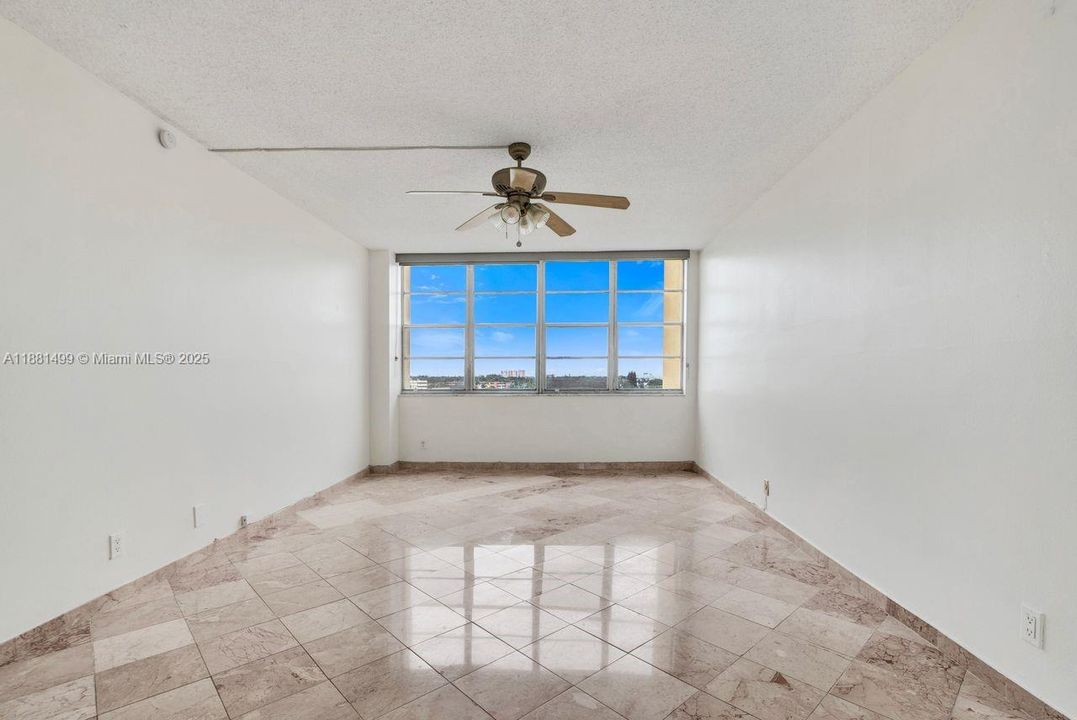 For Sale: $199,000 (2 beds, 2 baths, 1112 Square Feet)