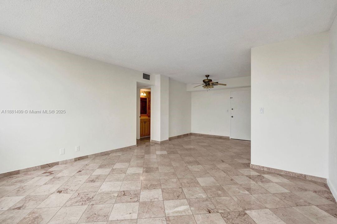 For Sale: $199,000 (2 beds, 2 baths, 1112 Square Feet)