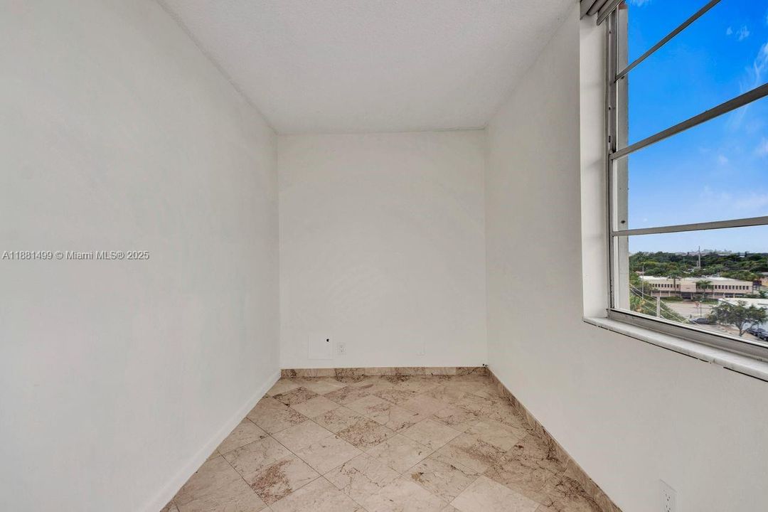 For Sale: $199,000 (2 beds, 2 baths, 1112 Square Feet)