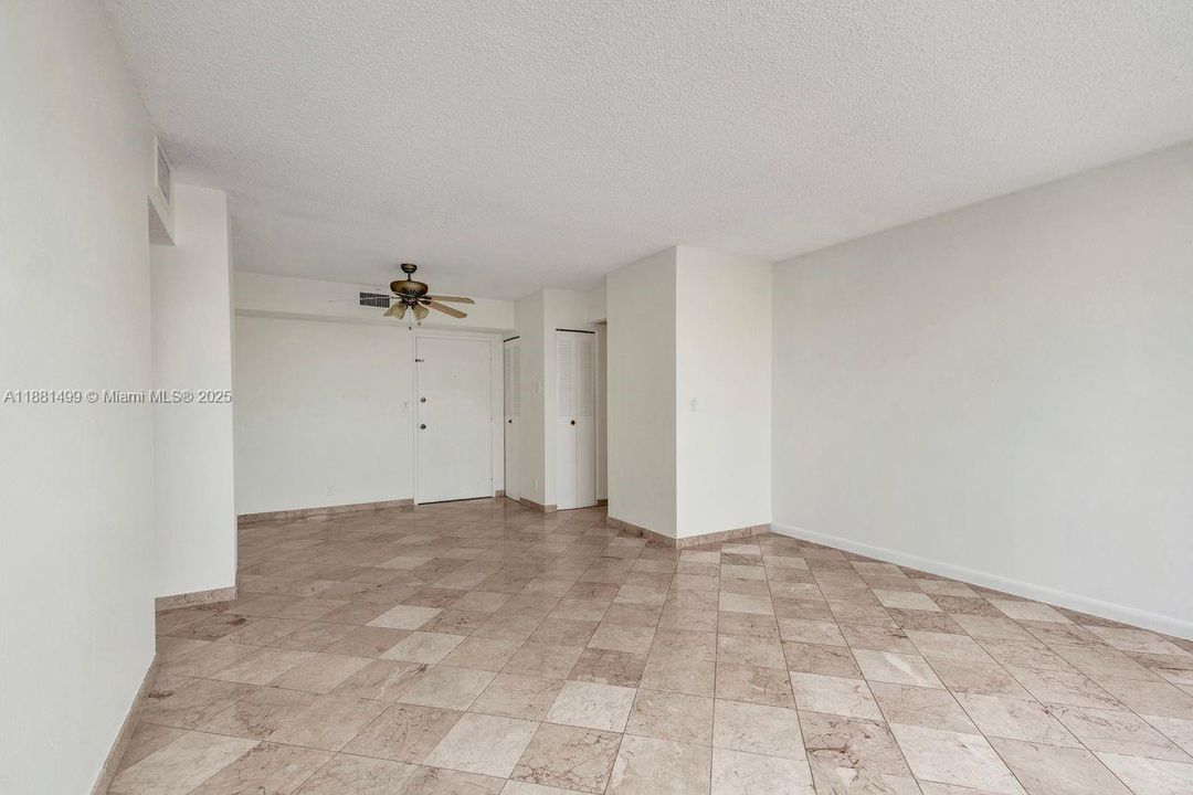 For Sale: $199,000 (2 beds, 2 baths, 1112 Square Feet)