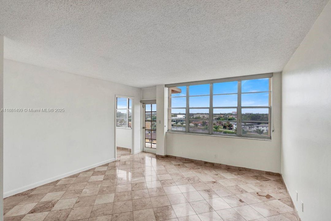 For Sale: $199,000 (2 beds, 2 baths, 1112 Square Feet)