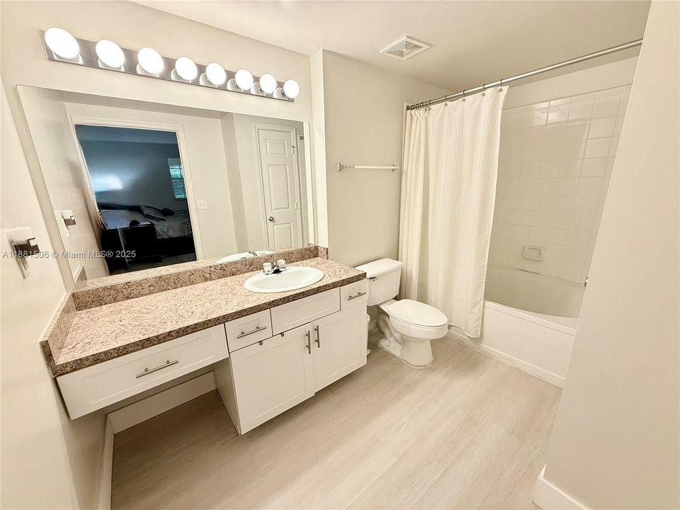 For Sale: $355,000 (2 beds, 2 baths, 1130 Square Feet)