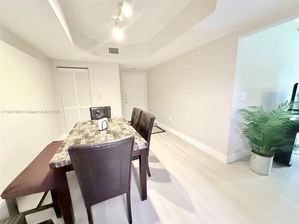 For Sale: $355,000 (2 beds, 2 baths, 1130 Square Feet)