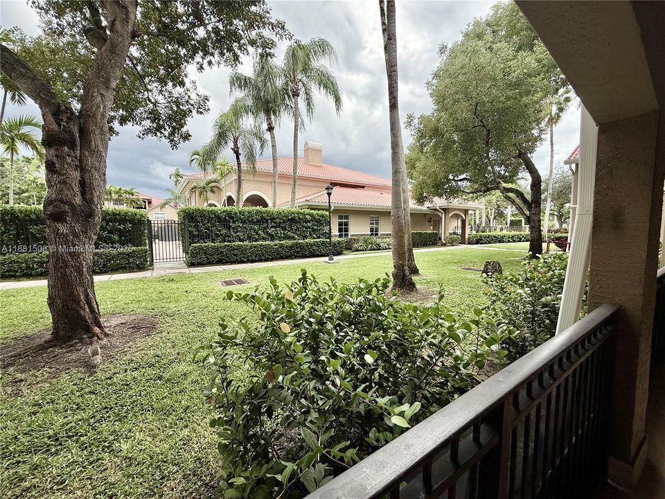 For Sale: $355,000 (2 beds, 2 baths, 1130 Square Feet)