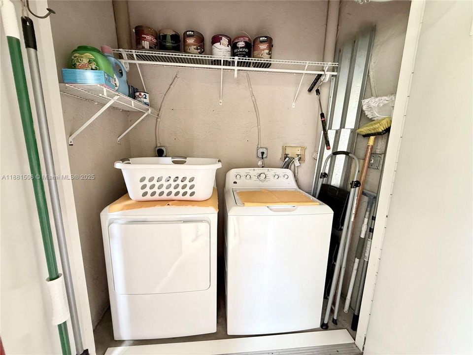 For Sale: $355,000 (2 beds, 2 baths, 1130 Square Feet)