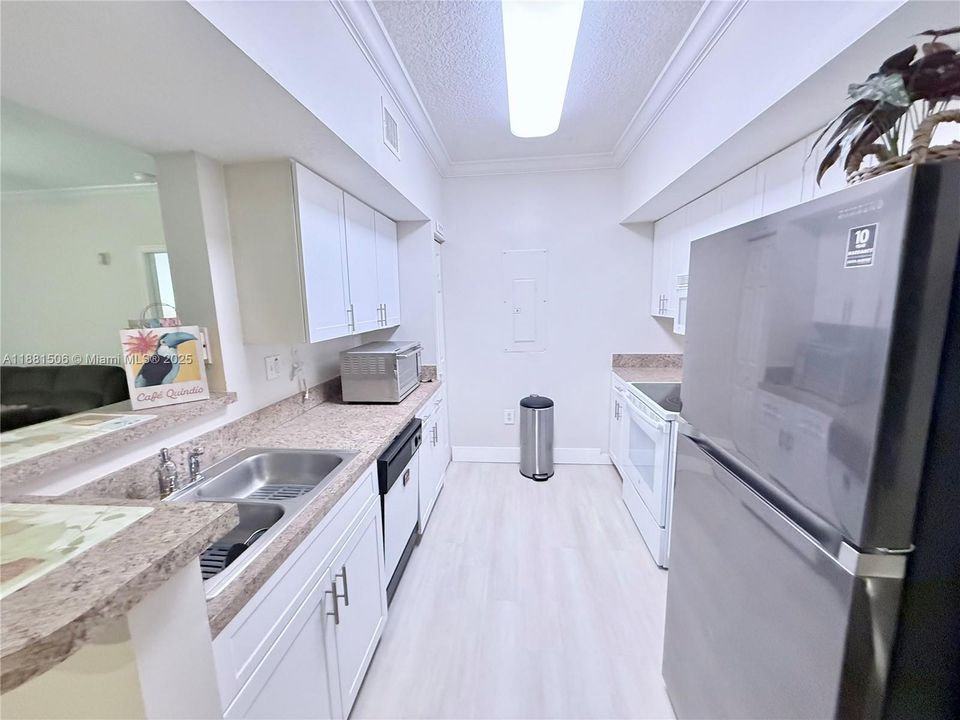 For Sale: $355,000 (2 beds, 2 baths, 1130 Square Feet)