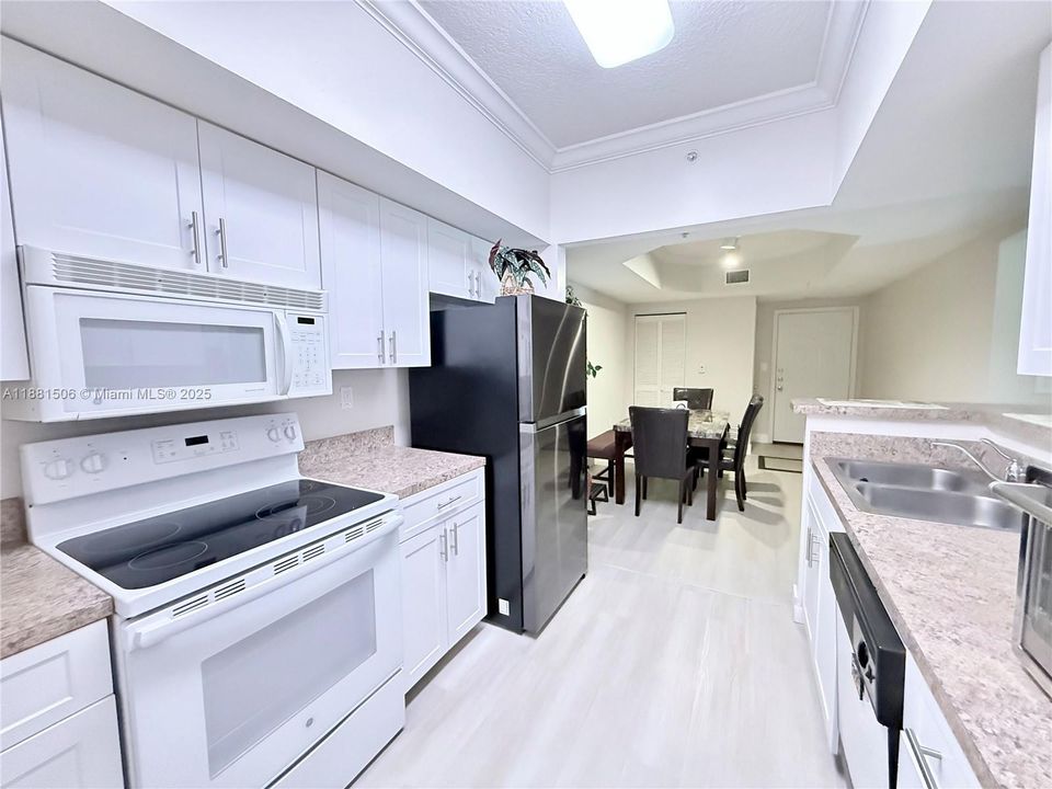 For Sale: $355,000 (2 beds, 2 baths, 1130 Square Feet)