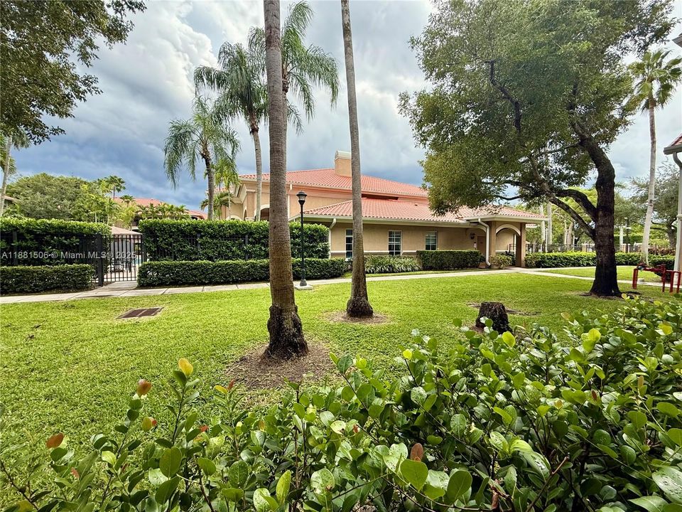 For Sale: $355,000 (2 beds, 2 baths, 1130 Square Feet)