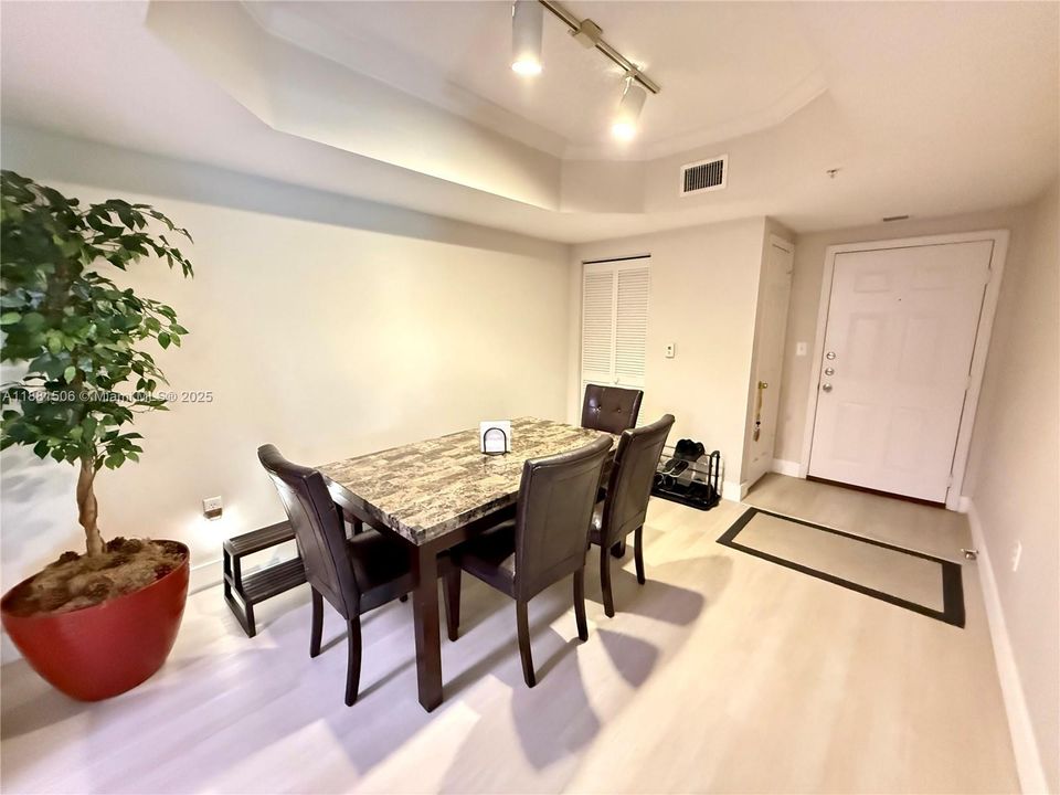 For Sale: $355,000 (2 beds, 2 baths, 1130 Square Feet)