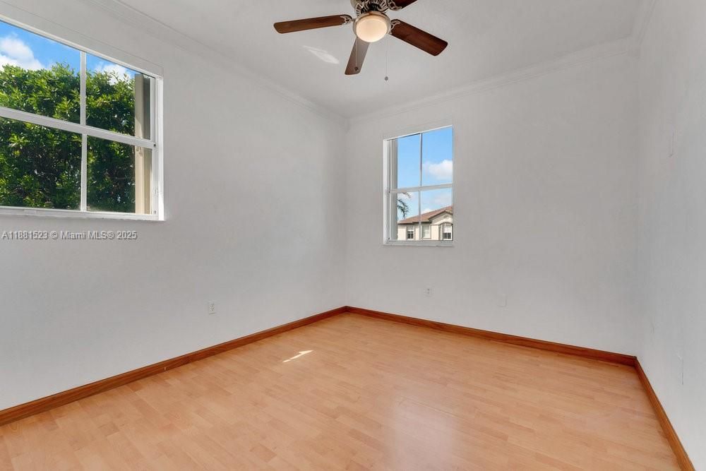 合同活跃: $750,000 (4 贝兹, 2 浴室, 2211 平方英尺)