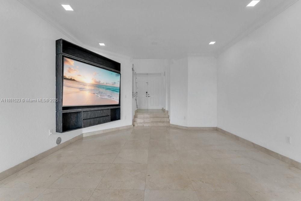 合同活跃: $750,000 (4 贝兹, 2 浴室, 2211 平方英尺)