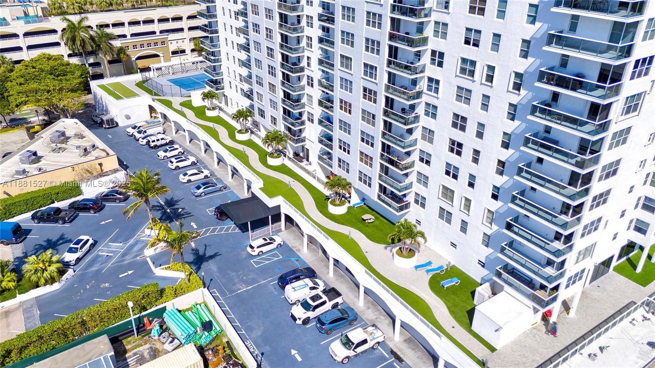 На продажу: $389,000 (2 спален, 2 ванн, 1328 Квадратных фут)