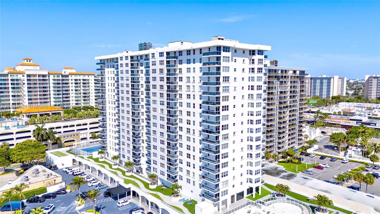 На продажу: $389,000 (2 спален, 2 ванн, 1328 Квадратных фут)