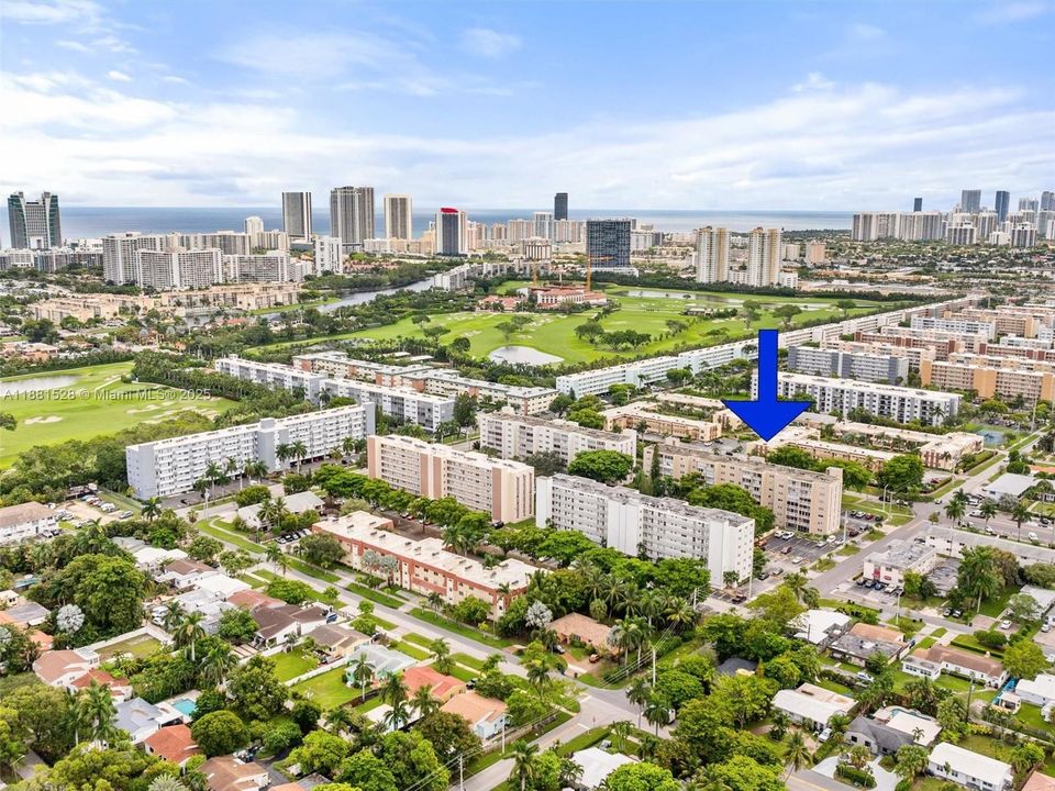 合同活跃: $242,000 (2 贝兹, 2 浴室, 1092 平方英尺)