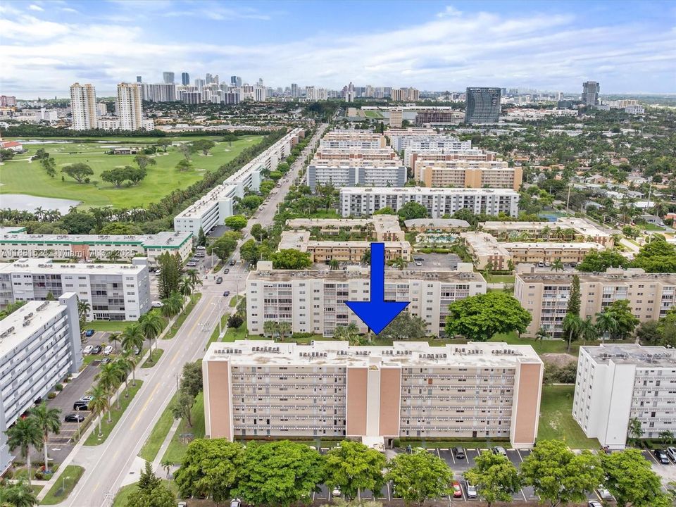 合同活跃: $242,000 (2 贝兹, 2 浴室, 1092 平方英尺)