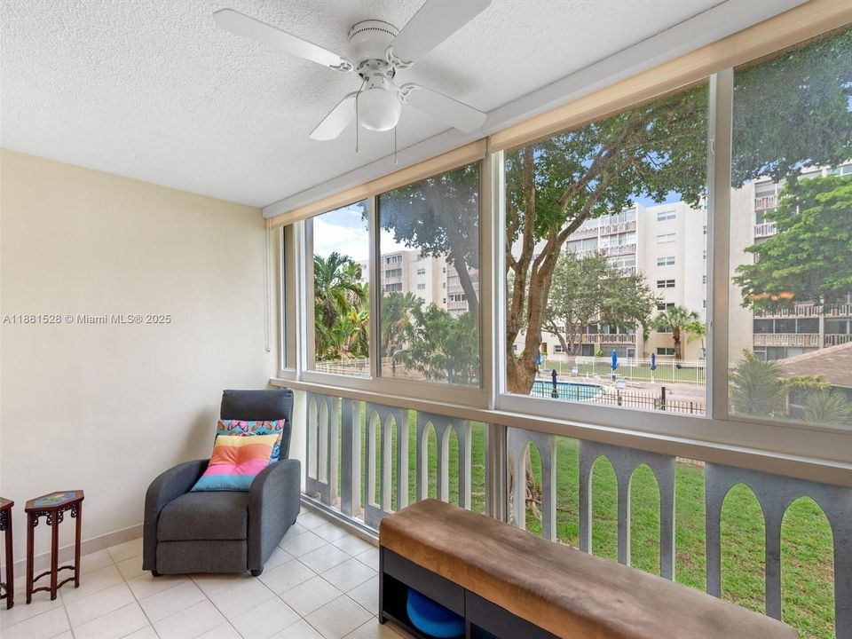 合同活跃: $242,000 (2 贝兹, 2 浴室, 1092 平方英尺)