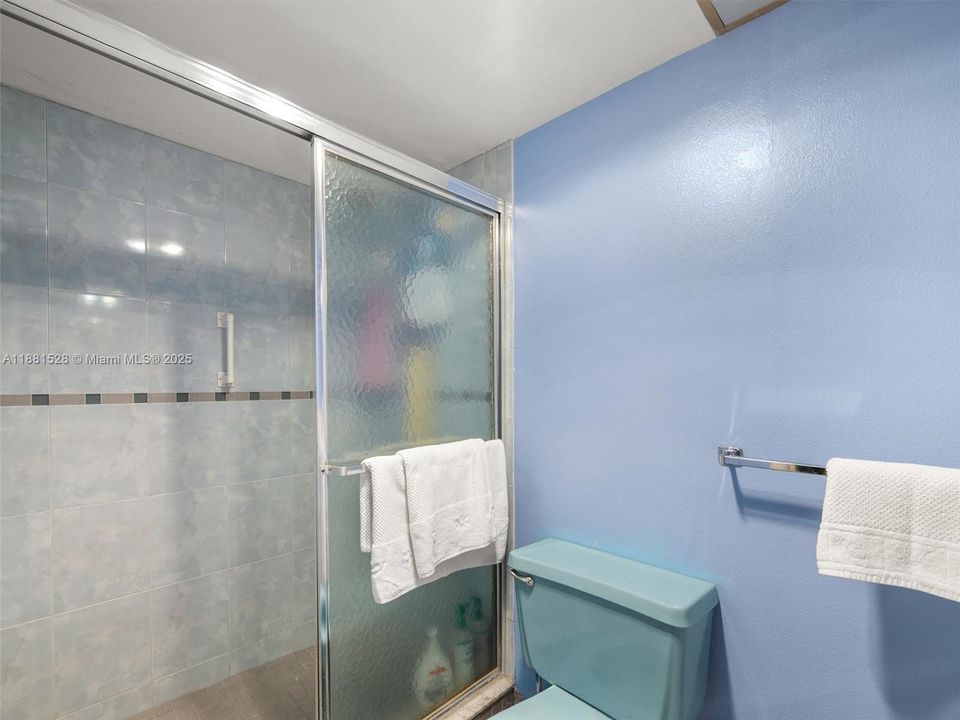 合同活跃: $242,000 (2 贝兹, 2 浴室, 1092 平方英尺)