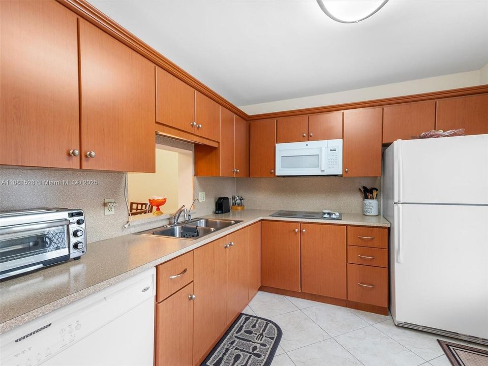 合同活跃: $242,000 (2 贝兹, 2 浴室, 1092 平方英尺)