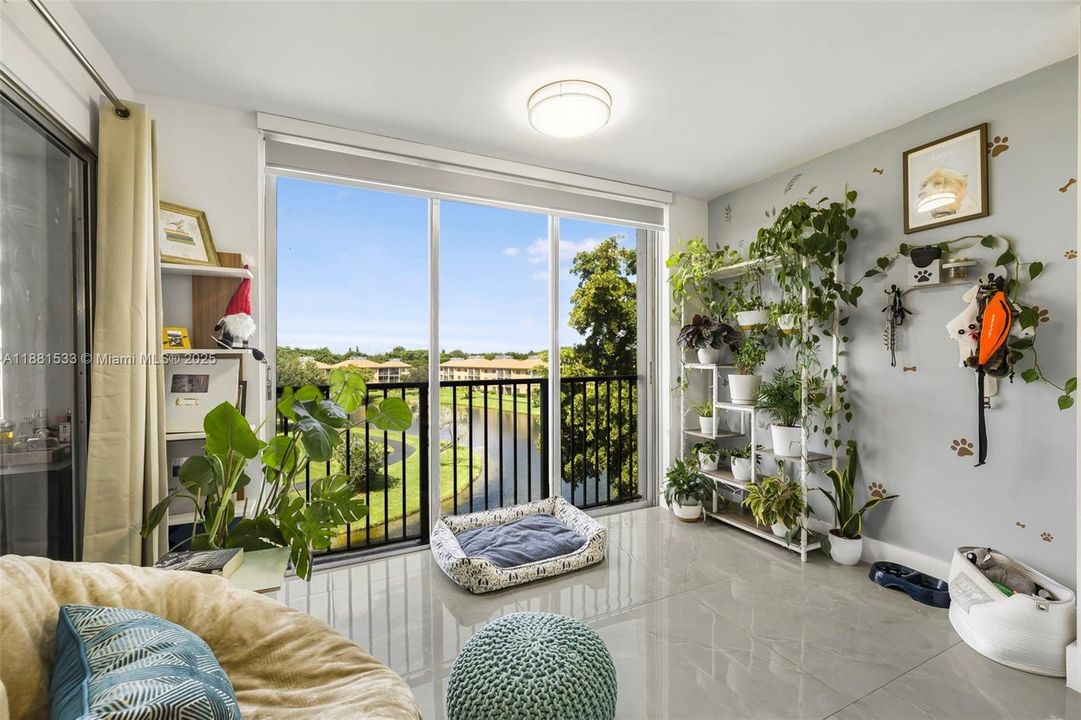 Active With Contract: $199,900 (2 beds, 2 baths, 1040 Square Feet)