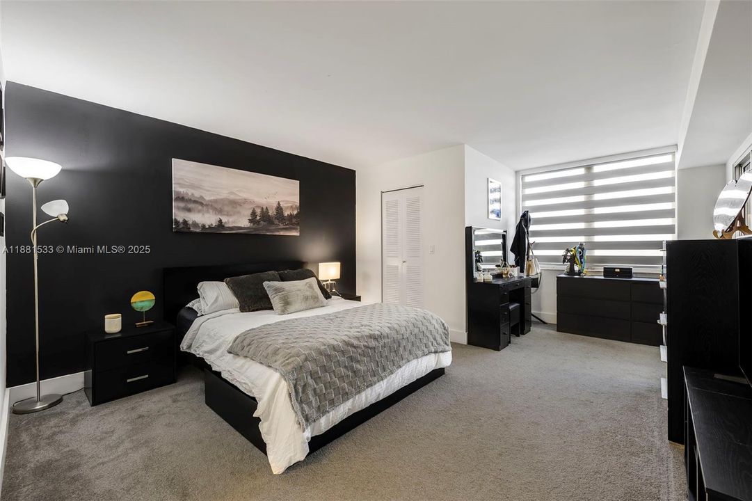 Active With Contract: $199,900 (2 beds, 2 baths, 1040 Square Feet)