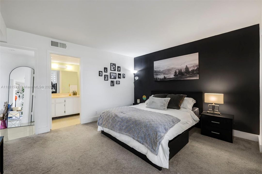 Active With Contract: $199,900 (2 beds, 2 baths, 1040 Square Feet)