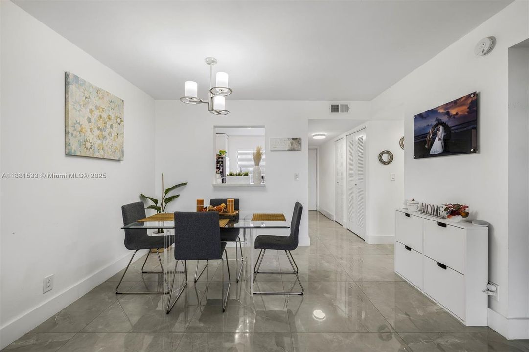 Active With Contract: $199,900 (2 beds, 2 baths, 1040 Square Feet)