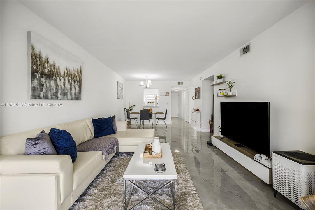 Active With Contract: $199,900 (2 beds, 2 baths, 1040 Square Feet)