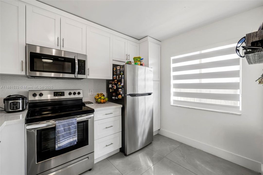 Active With Contract: $199,900 (2 beds, 2 baths, 1040 Square Feet)