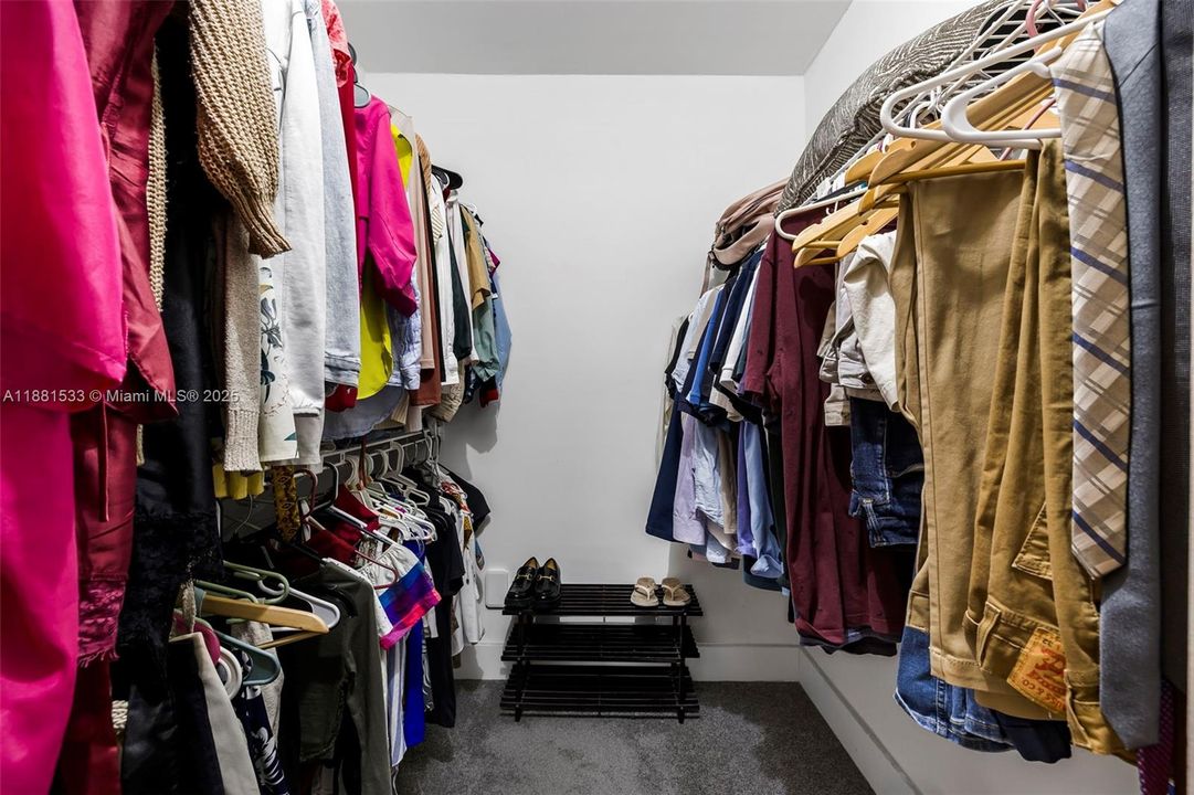 Active With Contract: $199,900 (2 beds, 2 baths, 1040 Square Feet)