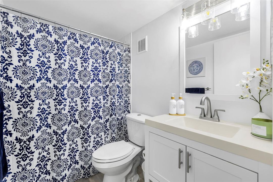 Active With Contract: $199,900 (2 beds, 2 baths, 1040 Square Feet)