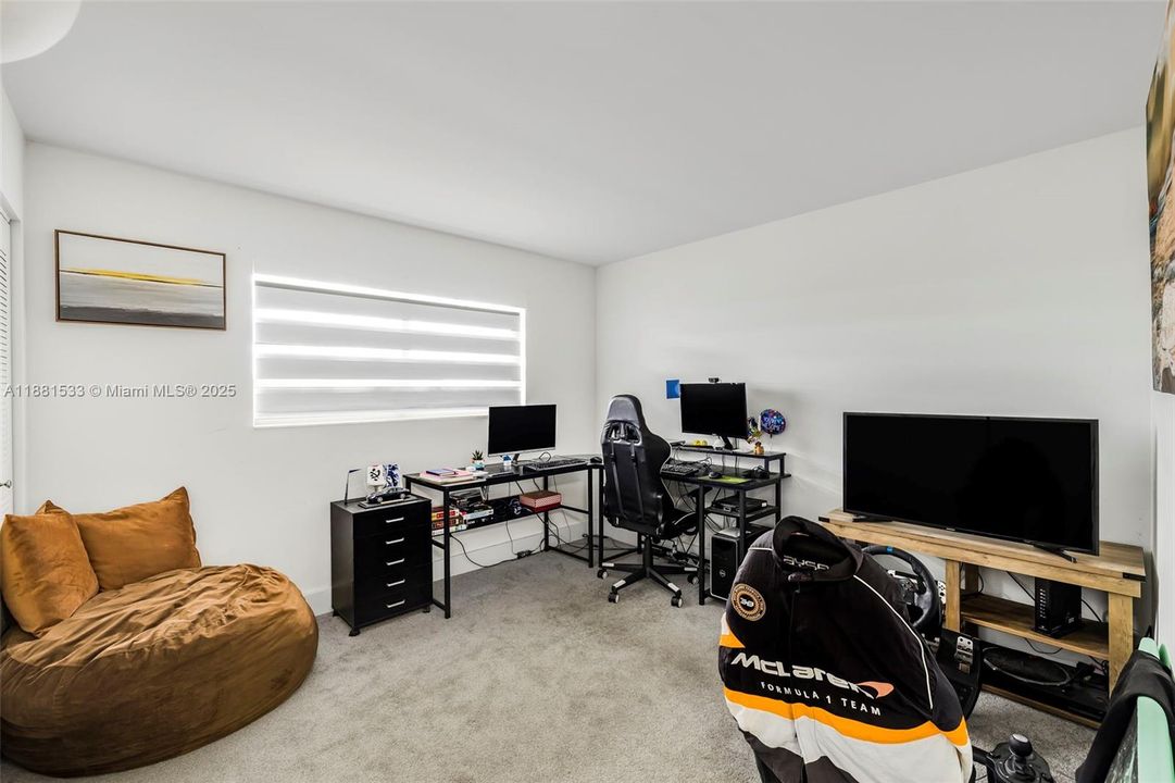 Active With Contract: $199,900 (2 beds, 2 baths, 1040 Square Feet)