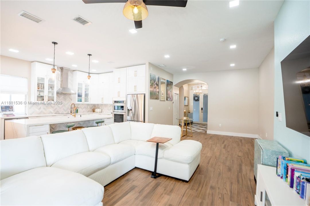 For Rent: $4,500 (3 beds, 2 baths, 1522 Square Feet)