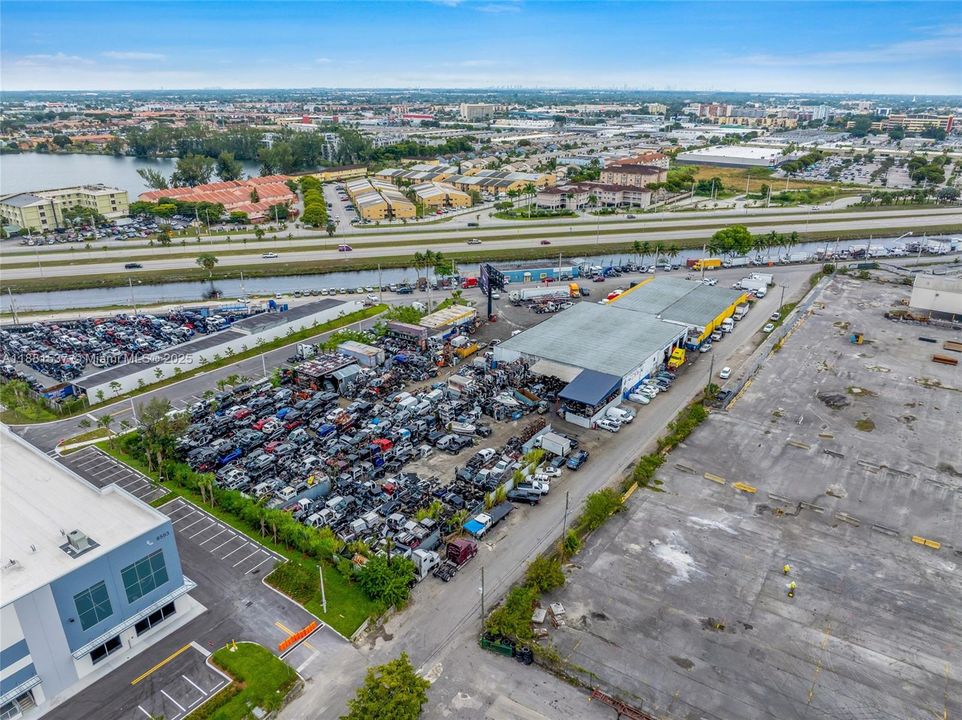 В аренду: $12,000 (0 спален, 0 ванн, 0 Квадратных фут)