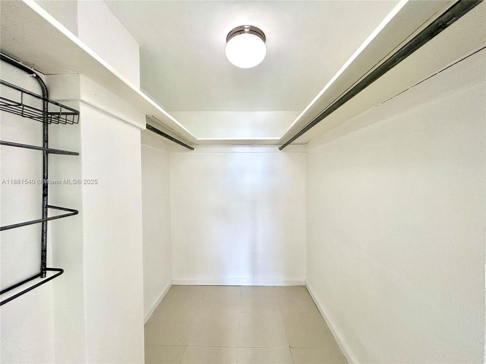 На продажу: $389,000 (1 спален, 1 ванн, 975 Квадратных фут)