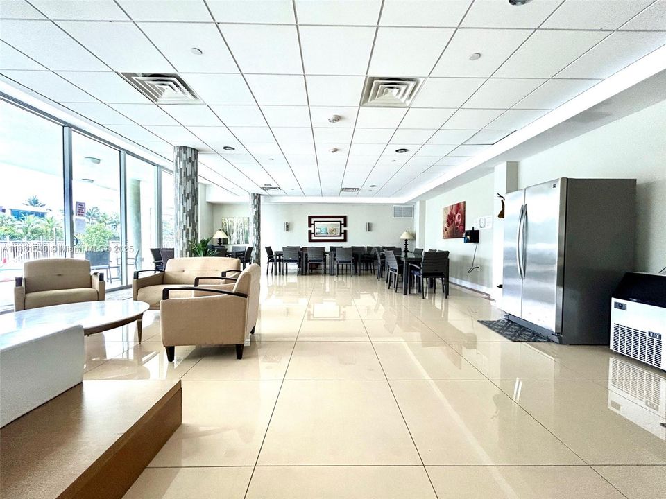 На продажу: $389,000 (1 спален, 1 ванн, 975 Квадратных фут)