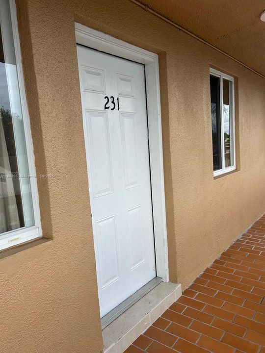 Recently Sold: $180,000 (1 beds, 1 baths, 591 Square Feet)