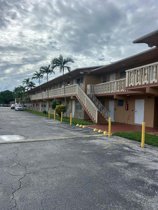 Recently Sold: $180,000 (1 beds, 1 baths, 591 Square Feet)