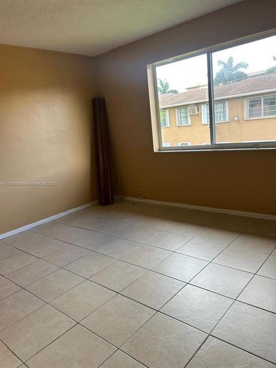 Recently Sold: $180,000 (1 beds, 1 baths, 591 Square Feet)