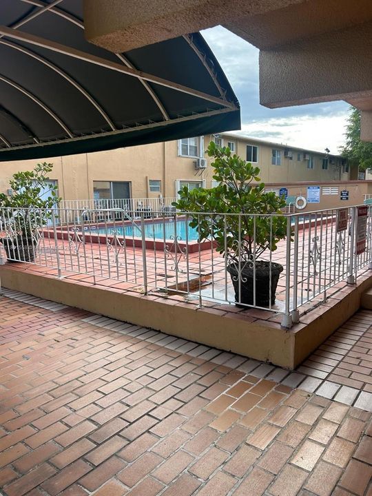 Recently Sold: $180,000 (1 beds, 1 baths, 591 Square Feet)