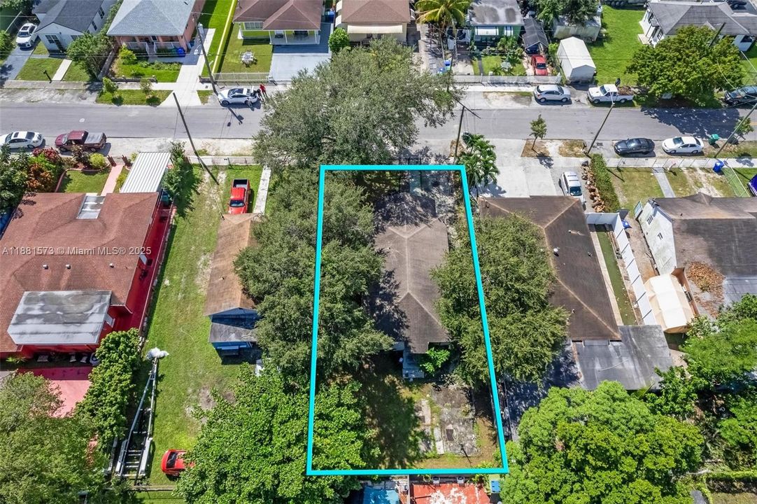 合同活跃: $290,000 (3 贝兹, 1 浴室, 1122 平方英尺)