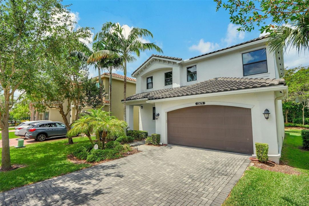 Recently Rented: $4,850 (4 beds, 3 baths, 2305 Square Feet)