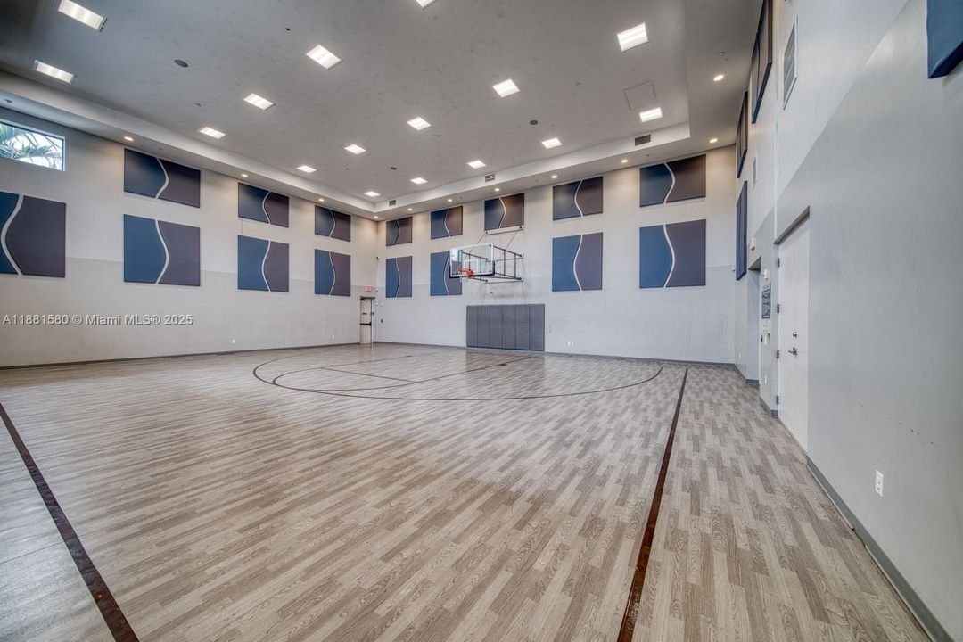 Recently Rented: $4,850 (4 beds, 3 baths, 2305 Square Feet)