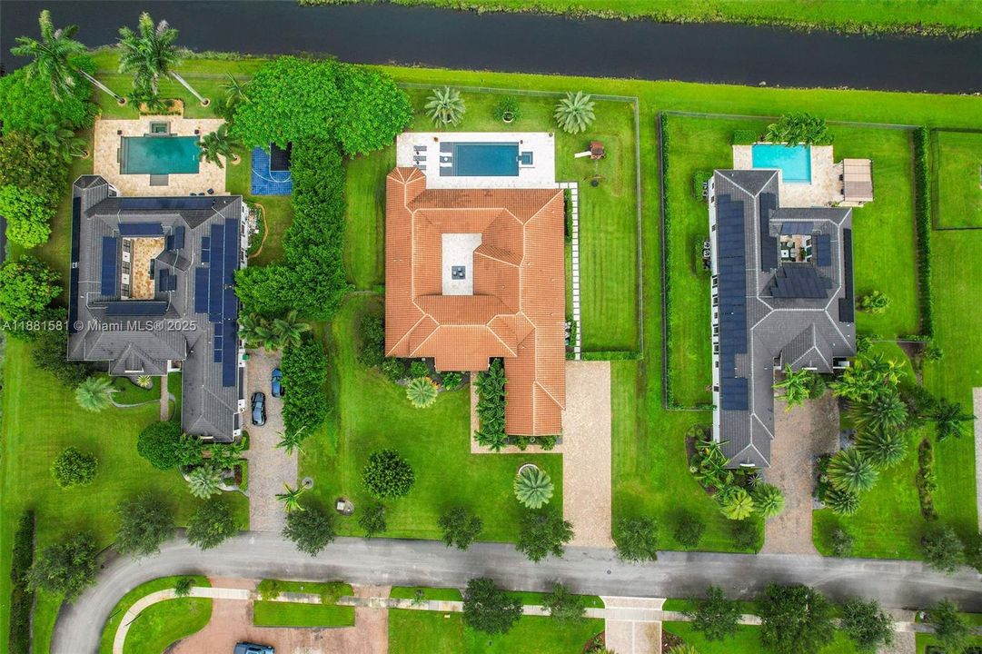 Недавно продано: $2,735,000 (5 спален, 4 ванн, 5106 Квадратных фут)