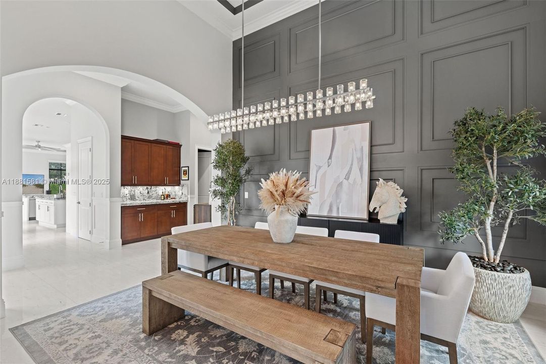 Недавно продано: $2,735,000 (5 спален, 4 ванн, 5106 Квадратных фут)