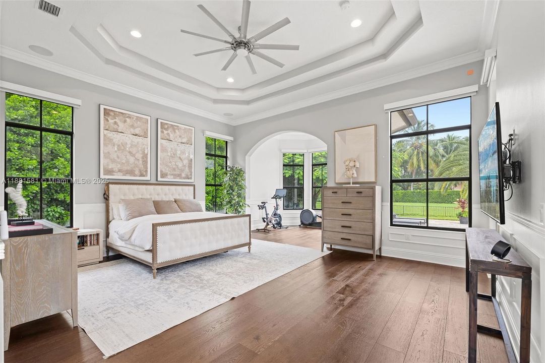 Недавно продано: $2,735,000 (5 спален, 4 ванн, 5106 Квадратных фут)