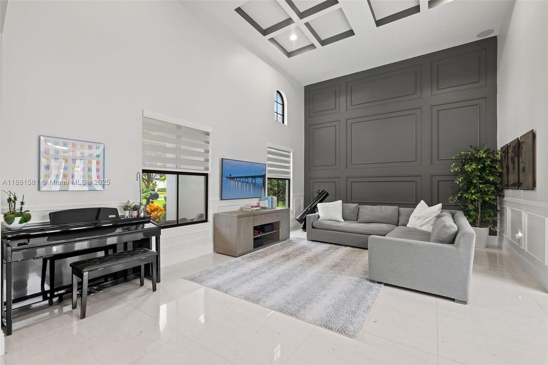 Недавно продано: $2,735,000 (5 спален, 4 ванн, 5106 Квадратных фут)